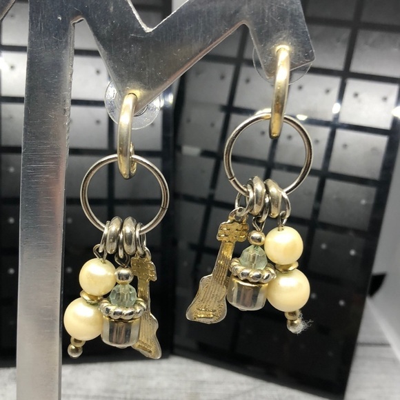 Vintage statement fun charm music musician dangle earrings - Picture 1 of 4